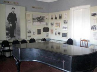 Дом-музей Иванэ Джавахишвили, Ховле