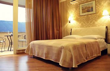 Junior Suite with Panoramic City View