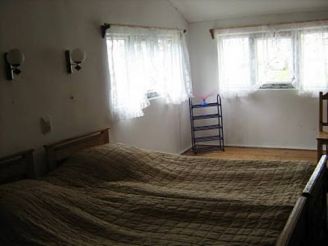 Односпальная кровать в общем номере с 2 кроватями