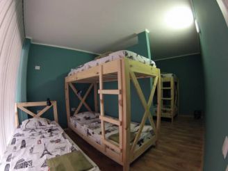 Двухъярусная кровать в общем номере для мужчин и женщин