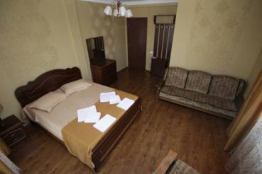 Deluxe Double Room (2 Adults + 1 Child)