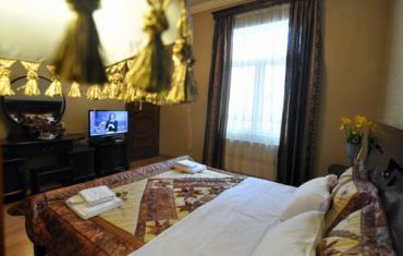 Deluxe King Suite